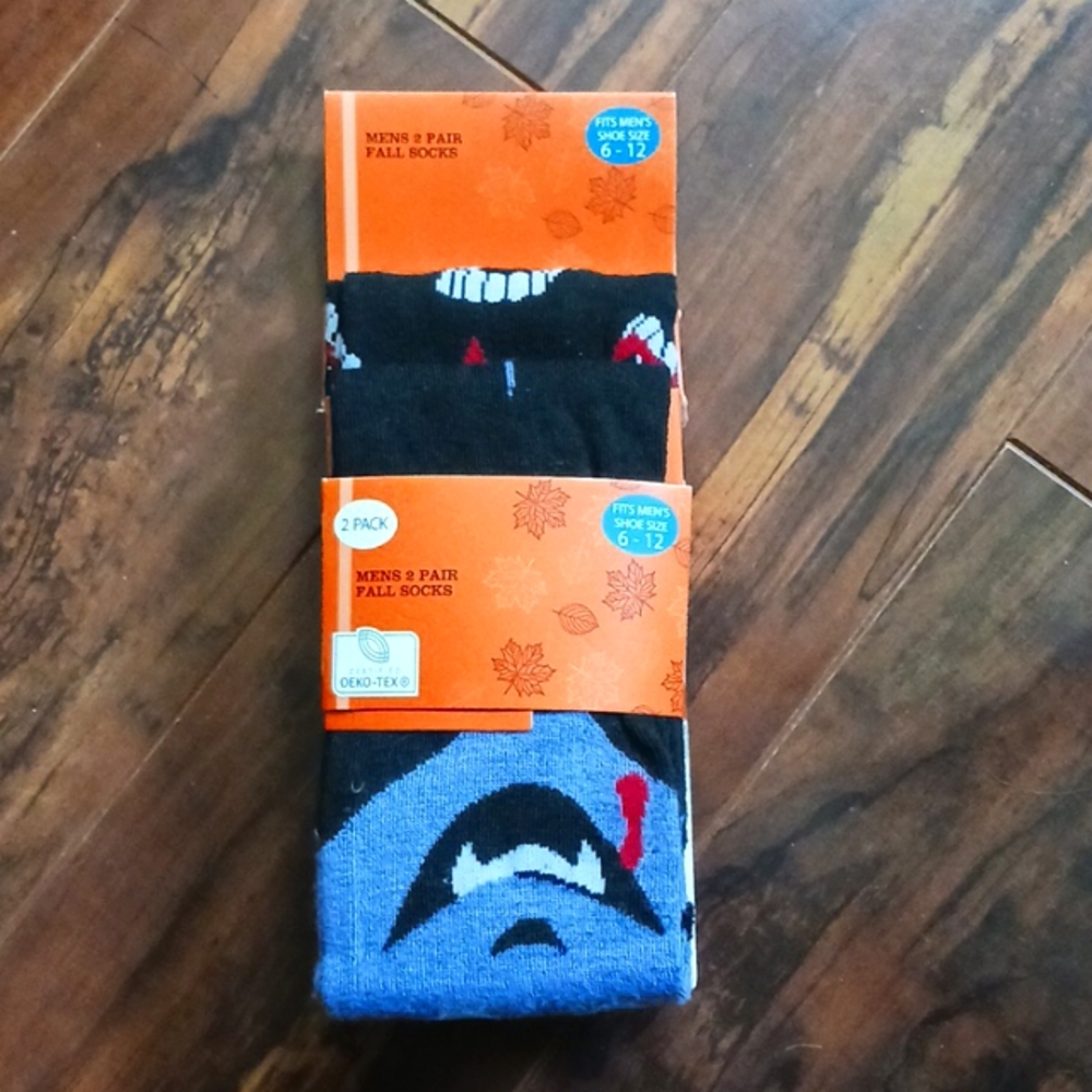 New Mens 2 pair fall socks fits shoe size 6-12 Halloween Vampire novelty prints